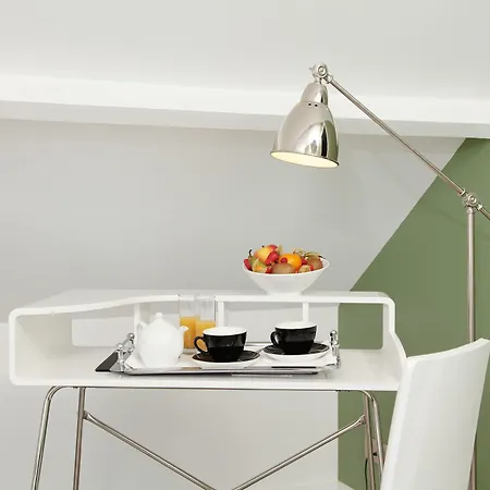 Les Canisses Otel Saint-Pierre-la-Garenne