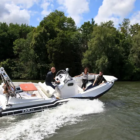 Les Canisses Hotel Saint-Pierre-la-Garenne