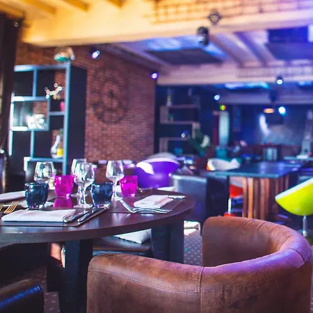 Hotel Les Canisses Saint-Pierre-la-Garenne