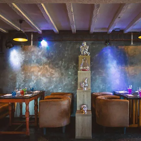 Les Canisses Hotel Saint-Pierre-la-Garenne