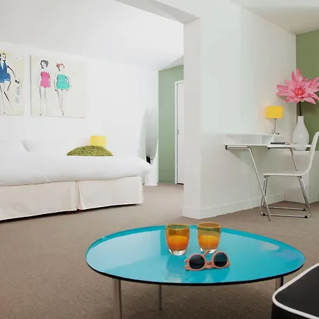 Hotel Les Canisses 3*