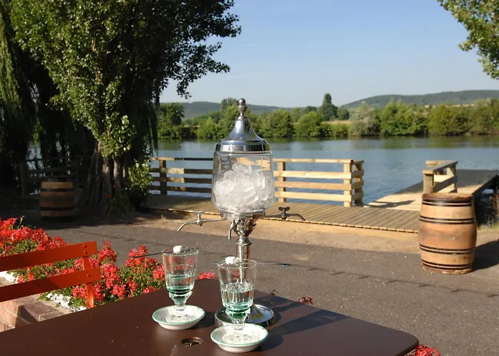 Les Canisses מלון 3*