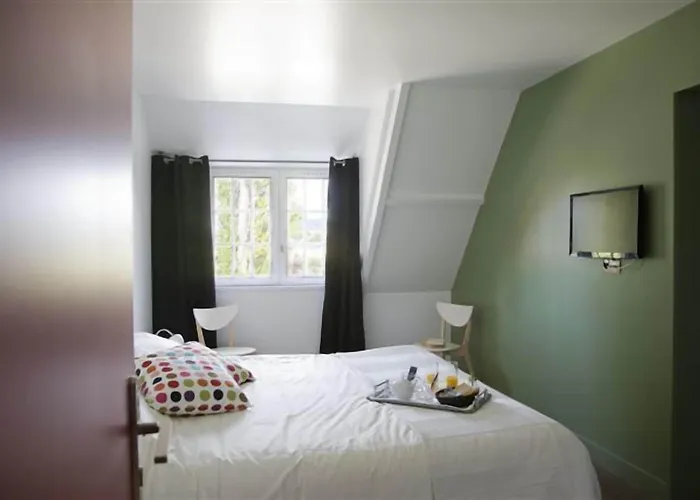 Les Canisses מלון 3*