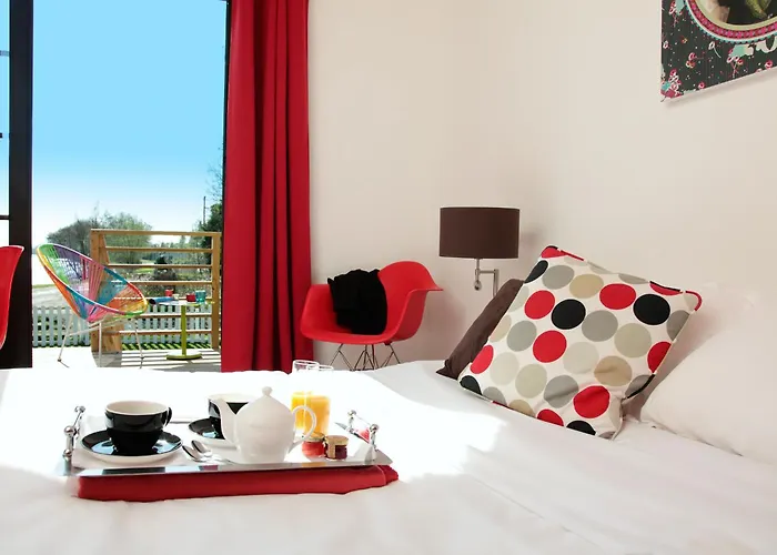 Les Canisses מלון 3*